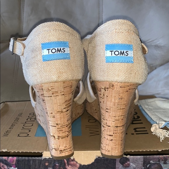 Toms Wedge Shoe - Picture 3 of 5